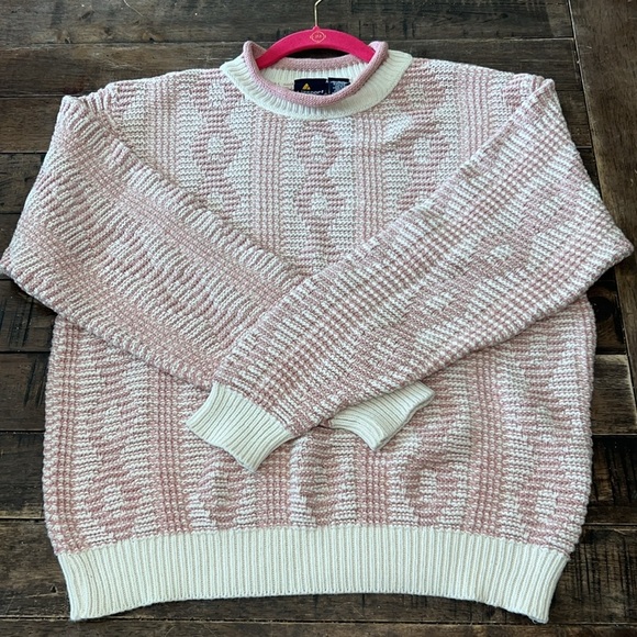 Liz Claiborne Sweaters - Vintage Liz Sport Small Pink and Off White Cable Knit Sweater
